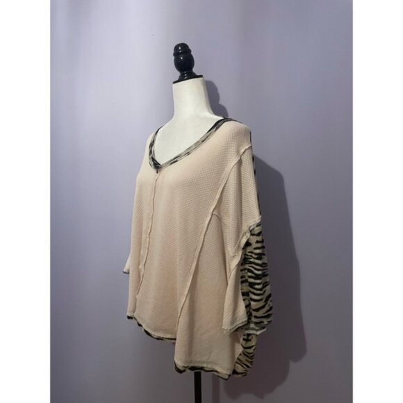 POL waffle knit loser pullover Animal print top - Picture 3 of 6